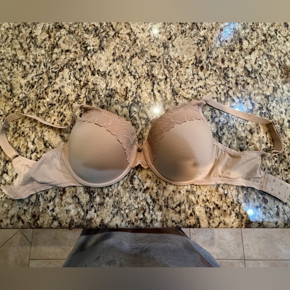 Natori Lace-Trim full figure contour 32D never worn